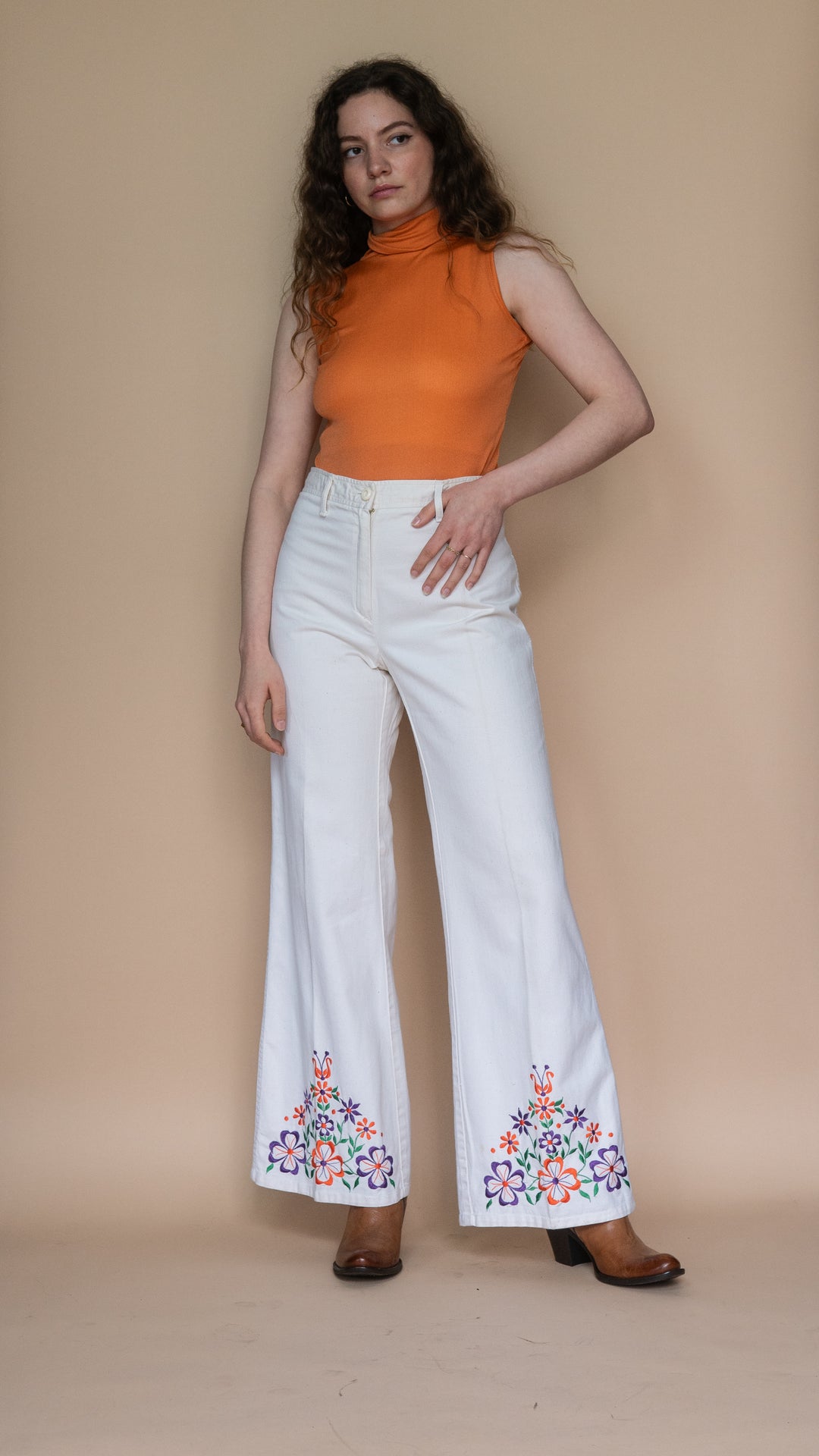 '70s WHITE FLORAL FLARES - Size S