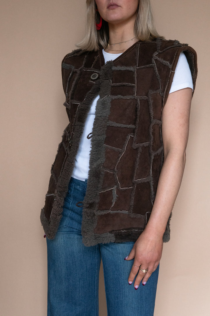 ‘70s BROWN SHEEPSKIN GILET - Size M