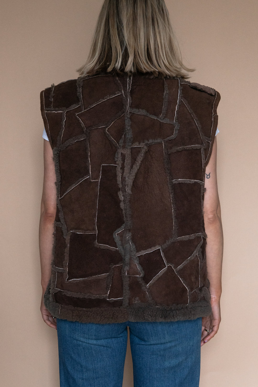 ‘70s BROWN SHEEPSKIN GILET - Size M